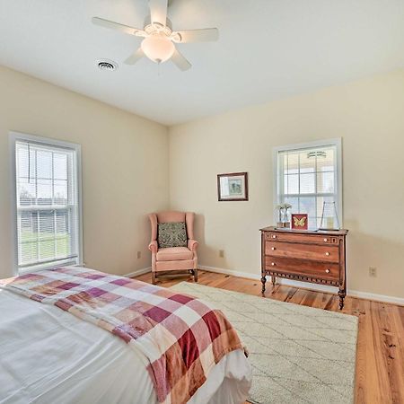 Вилла Breathtaking Elkin Getaway With Vineyard Views! Экстерьер фото