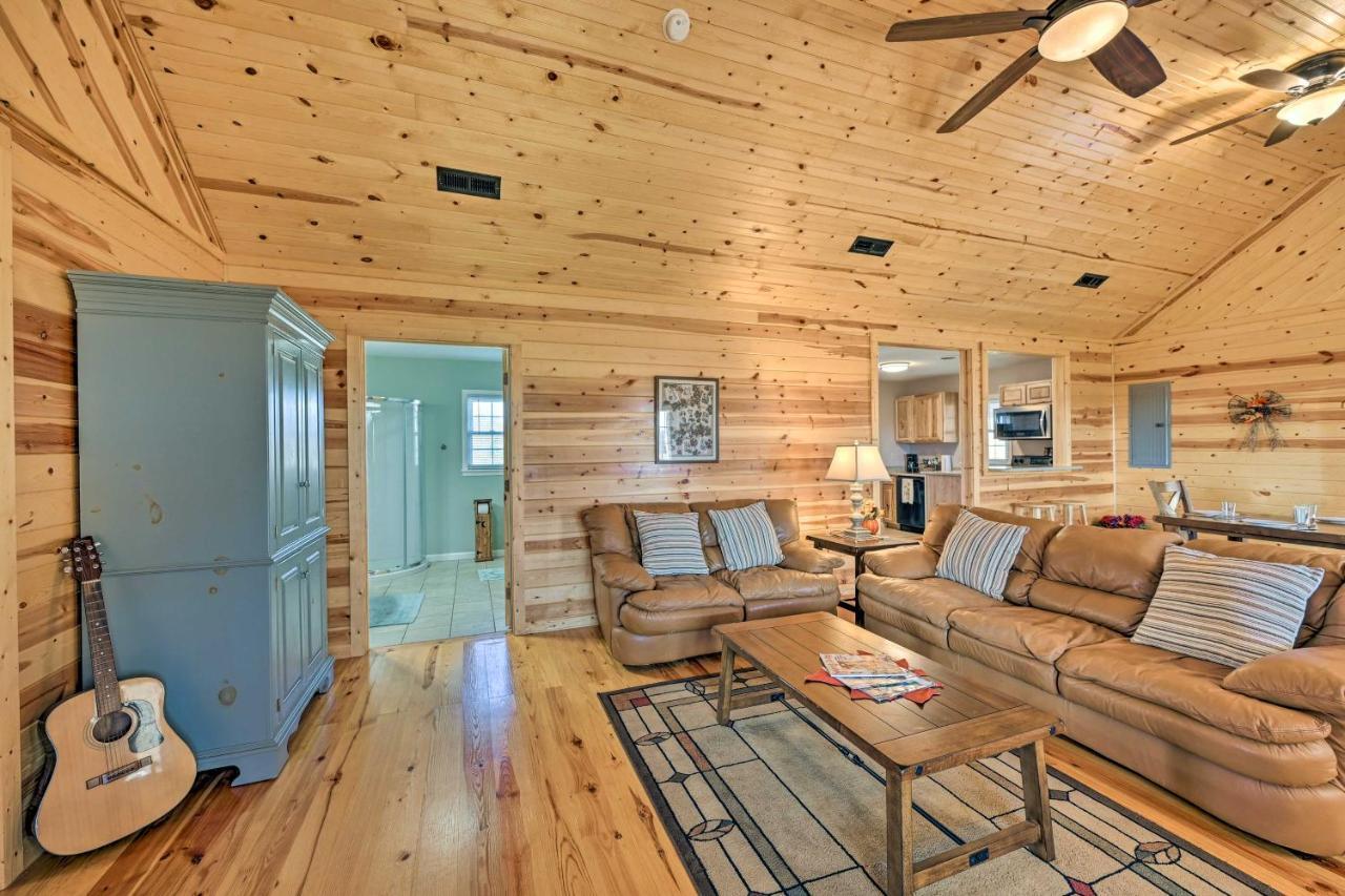 Вилла Breathtaking Elkin Getaway With Vineyard Views! Экстерьер фото