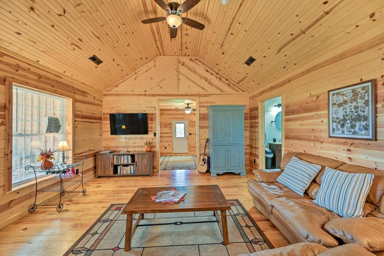 Вилла Breathtaking Elkin Getaway With Vineyard Views! Экстерьер фото