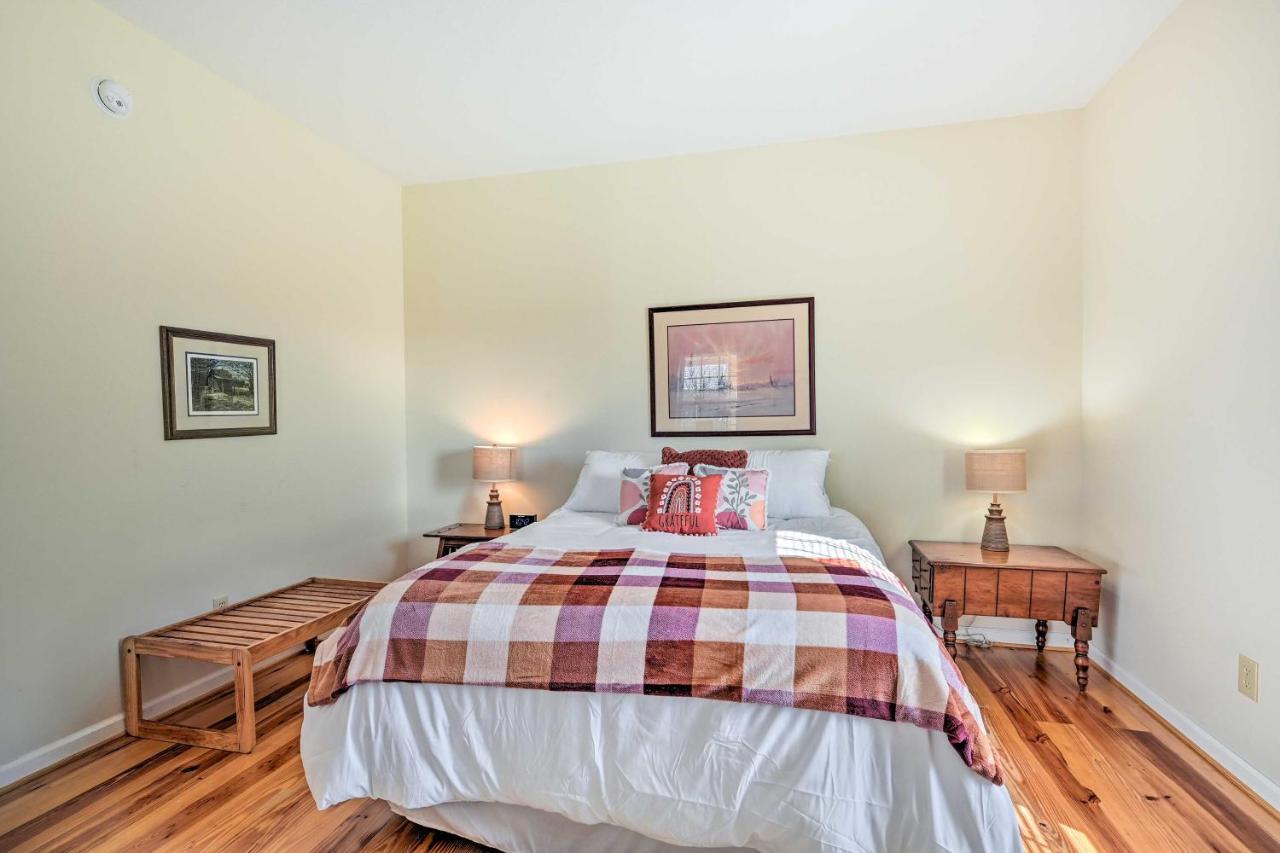 Вилла Breathtaking Elkin Getaway With Vineyard Views! Экстерьер фото