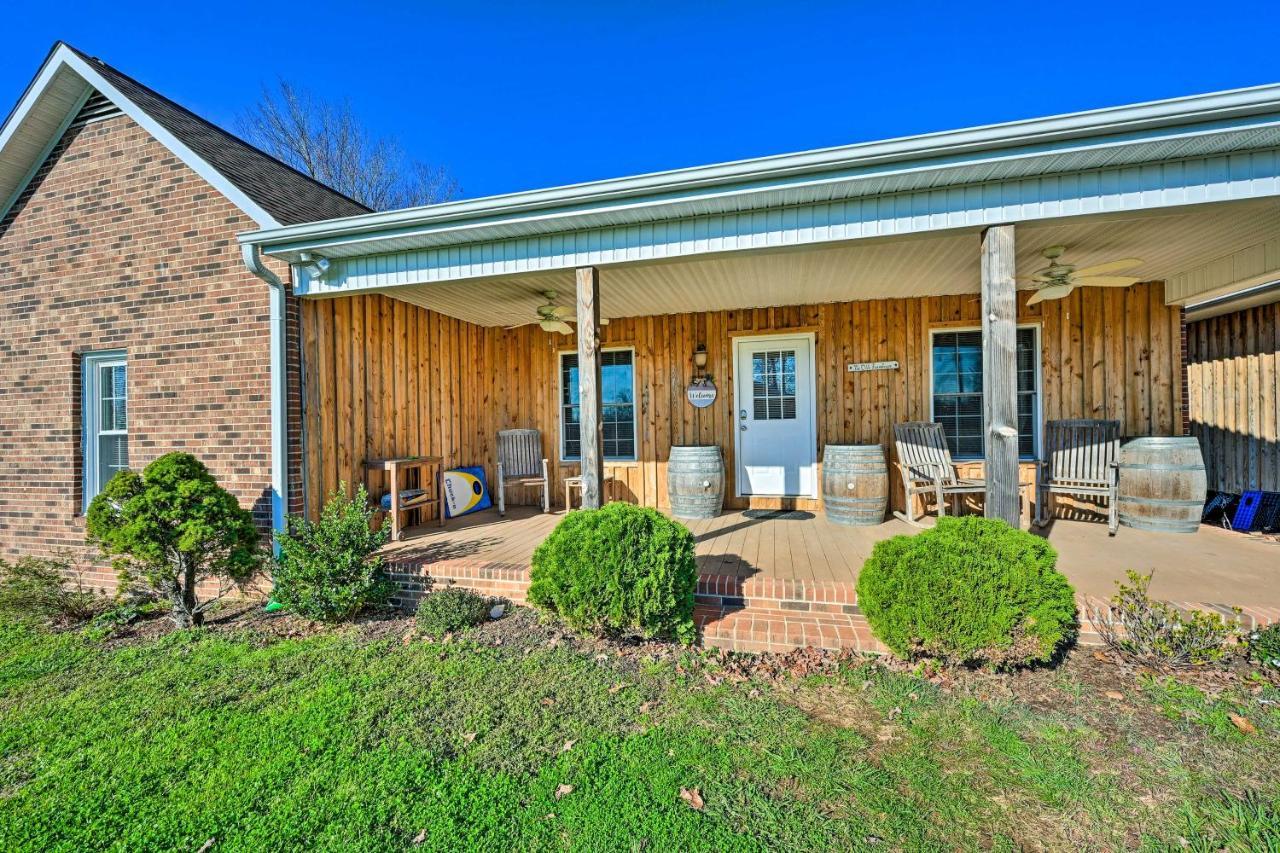 Вилла Breathtaking Elkin Getaway With Vineyard Views! Экстерьер фото