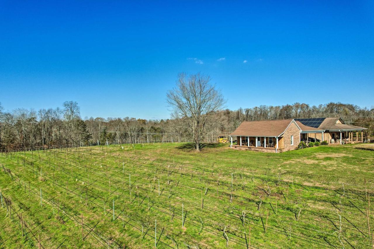 Вилла Breathtaking Elkin Getaway With Vineyard Views! Экстерьер фото